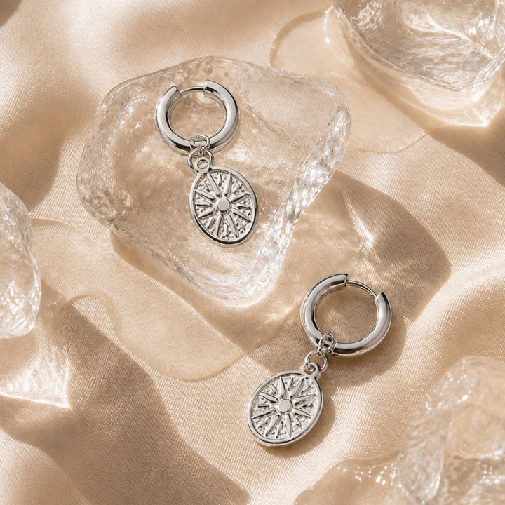 Elegante Ohrringe mit Sonnen Motiv, glänzender Damenschmuck in Gold