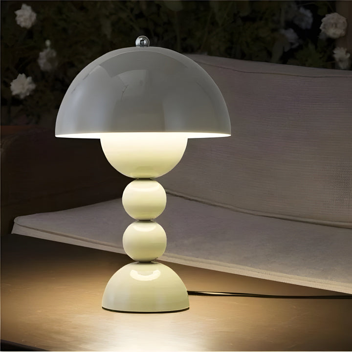 "Skandinavische Tischlampe mit dimmbarer LED, weiß, klarer Stil, ideal für Schlafzimmer oder Wohnzimmer, energieeffizient."