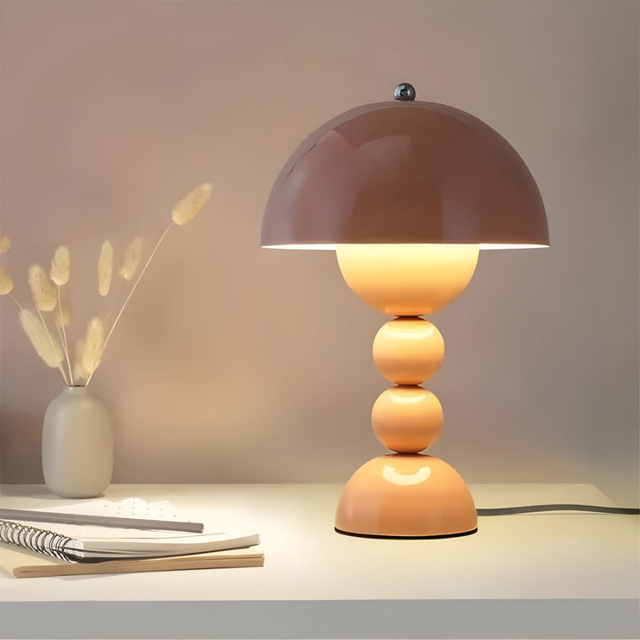 "Skandinavische Tischlampe mit dimmbarer LED, weiß, klarer Stil, ideal für Schlafzimmer oder Wohnzimmer, energieeffizient."