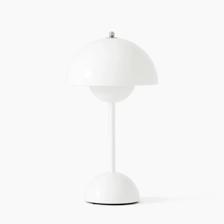 "Skandinavische Touch-Tischleuchte, minimalistisches Design, warmweißes Licht, intuitive Touch-Bedienung, energiesparend."