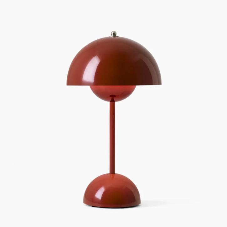 "Skandinavische Touch-Tischleuchte, minimalistisches Design, warmweißes Licht, intuitive Touch-Bedienung, energiesparend."