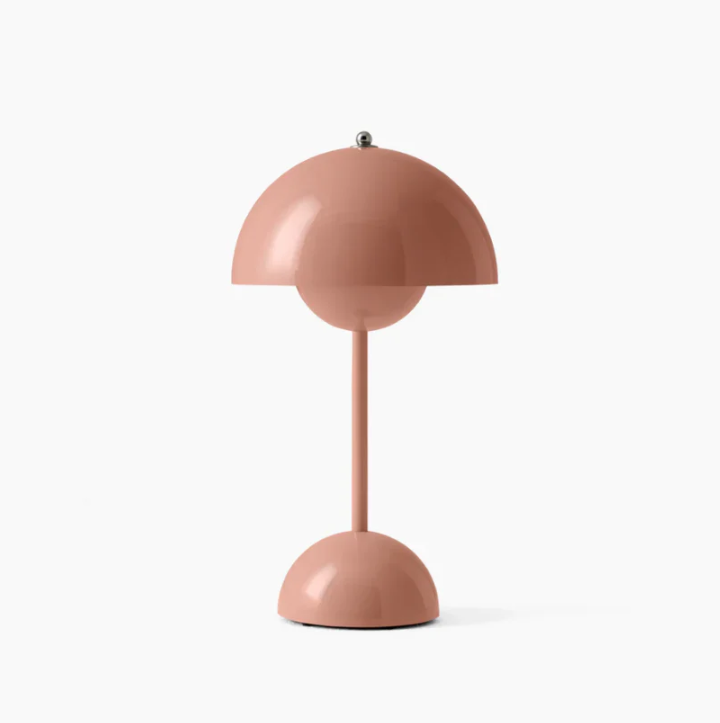"Skandinavische Touch-Tischleuchte, minimalistisches Design, warmweißes Licht, intuitive Touch-Bedienung, energiesparend."