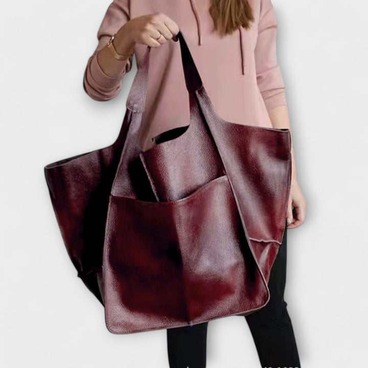 Damen Accessoire Arwen als vielseitige Wochenendtasche im Querformat