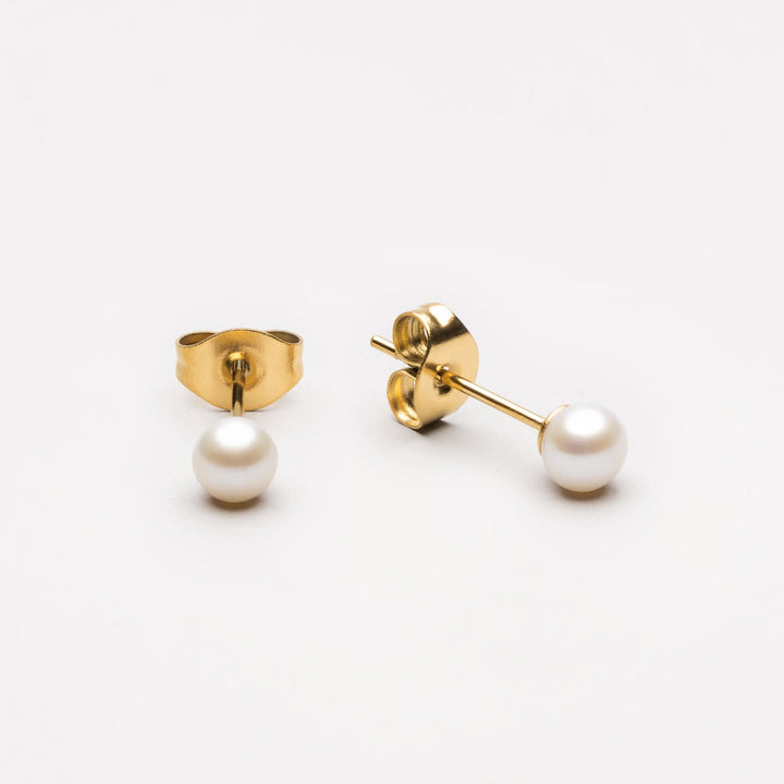 Damen Perlen Ohrstecker in Gold im Detail