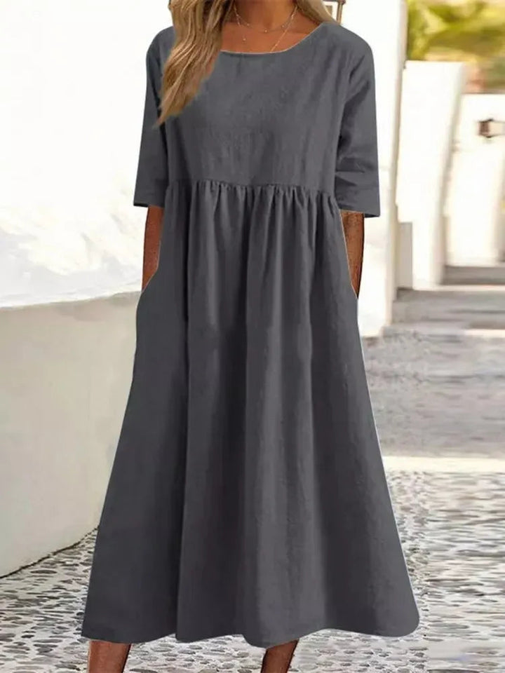 Damen Alltagskleid: bequemes Kurzarmkleid mit Rundhals und zwei Taschen für Komfort.