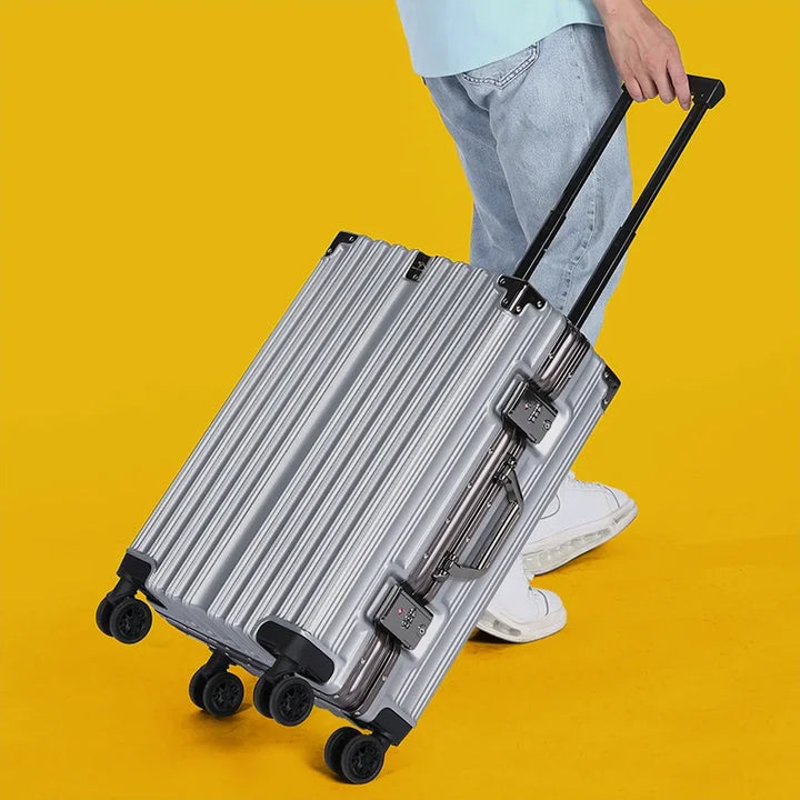 Standfester Aluminiumrahmen-Koffer "Reykjavik" für sorgloses Reisen mit Ihrem Gepäck.