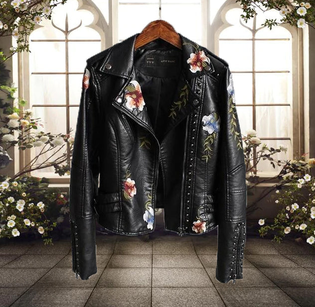 Stilvolle Damen Bikerjacke aus Kunstleder mit farbigem Blumenmuster; ideale Freizeitjacke für Frühling & Herbst.