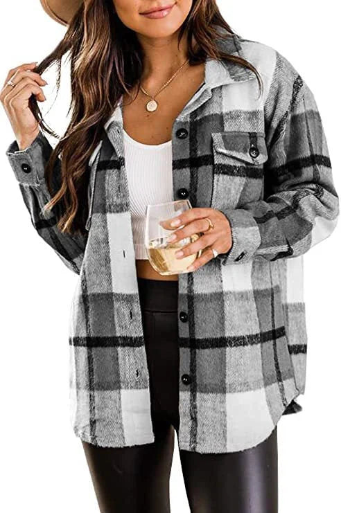Trendige Damen Hemdjacke für stilbewusste Frauen. Bequeme Übergangsjacke für Herbst, Frühling und Freizeit.