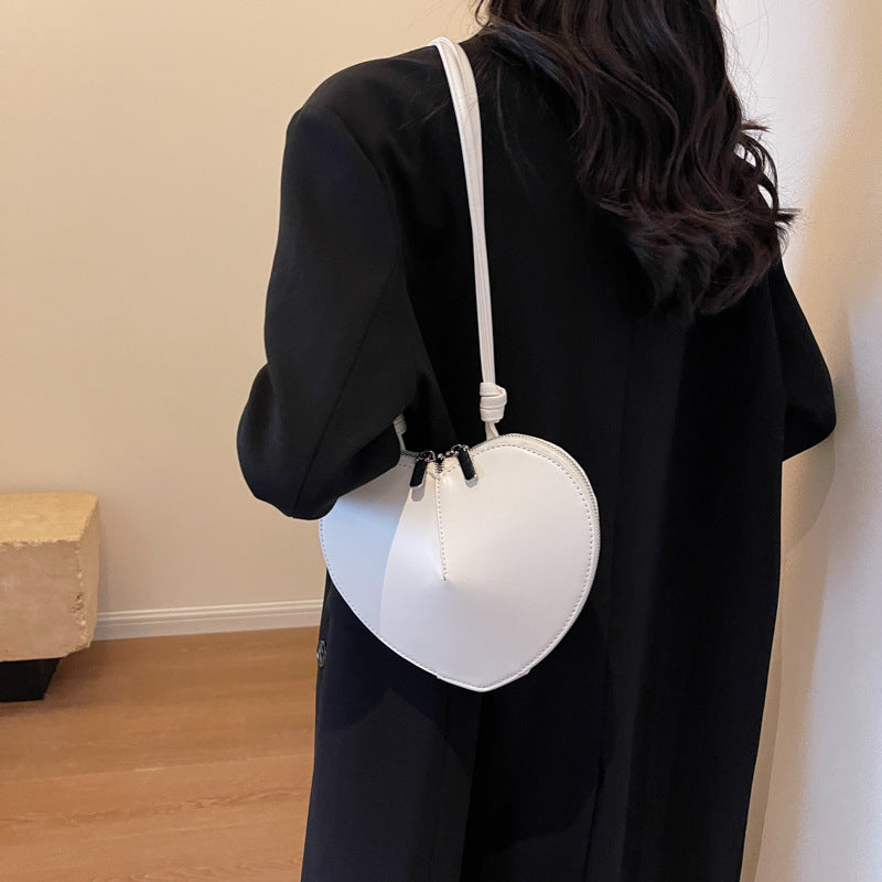 Praktische Damen Umhängetasche für freihändiges Tragen. Ideale Crossbody Tasche für unterwegs & Alltag.