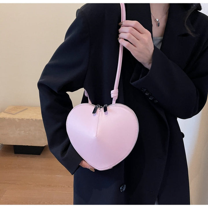 Verstellbarer Träger an der Damen Umhängetasche für individuellen Komfort. Stilvolle Schultertasche.