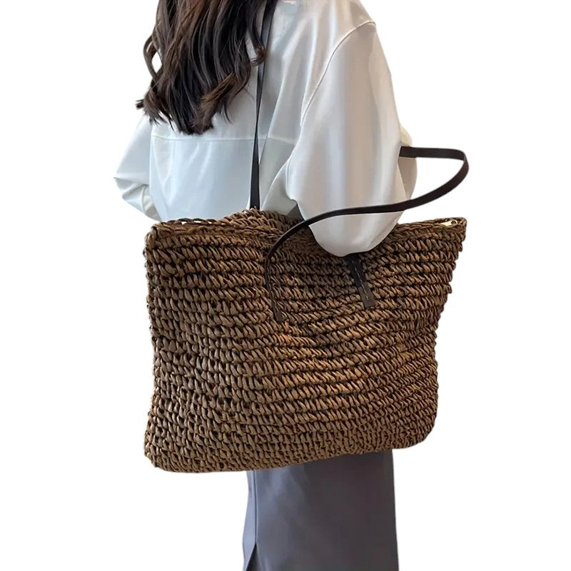 Elegante, texturierte Damen Strandtasche als stilvolles Sommer-Accessoire; leichte, modische Urlaubstasche.