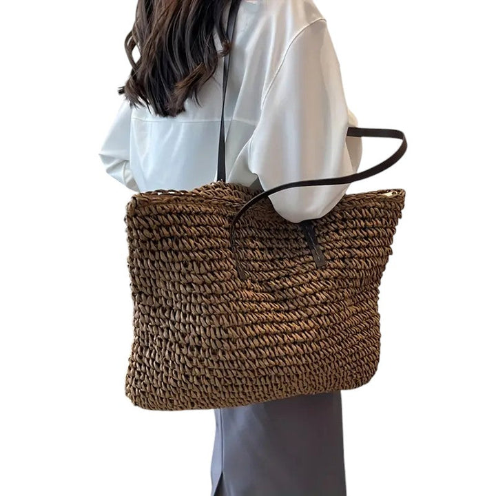 Elegante, texturierte Damen Strandtasche als stilvolles Sommer-Accessoire; leichte, modische Urlaubstasche.