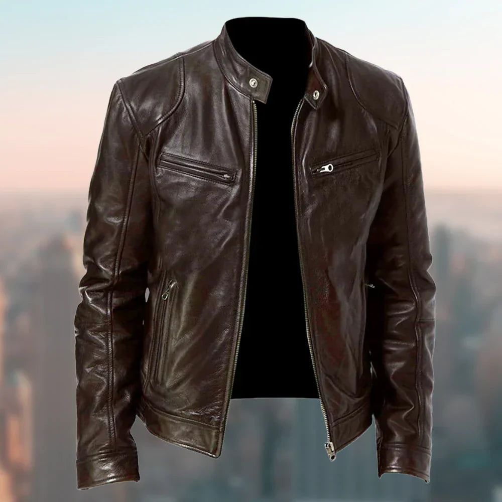 Detailansicht der robusten Leder-Herrenjacke im Biker-Bomber-Stil mit Reißverschluss, ideal für den Herbst.