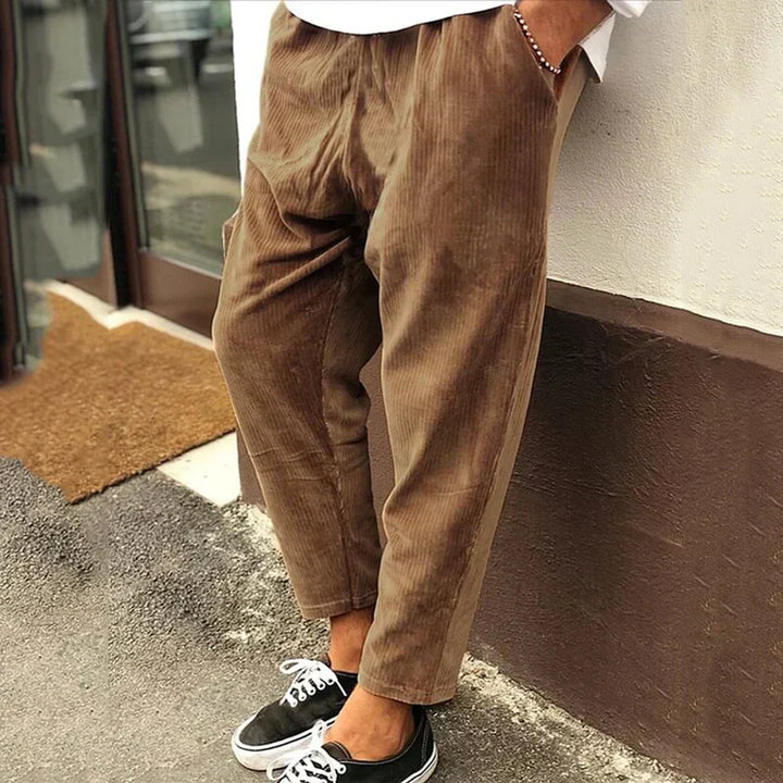 Komfortable Herren Sommerhose mit Relaxed-Fit. Lockerer Schnitt, leichtes Material für optimalen Tragekomfort.