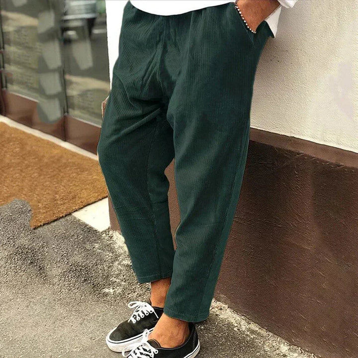 Elegante Herren Freizeithose, klassisch & modern. Relaxed-Fit für stilbewusste Männer im Alltag & Büro.