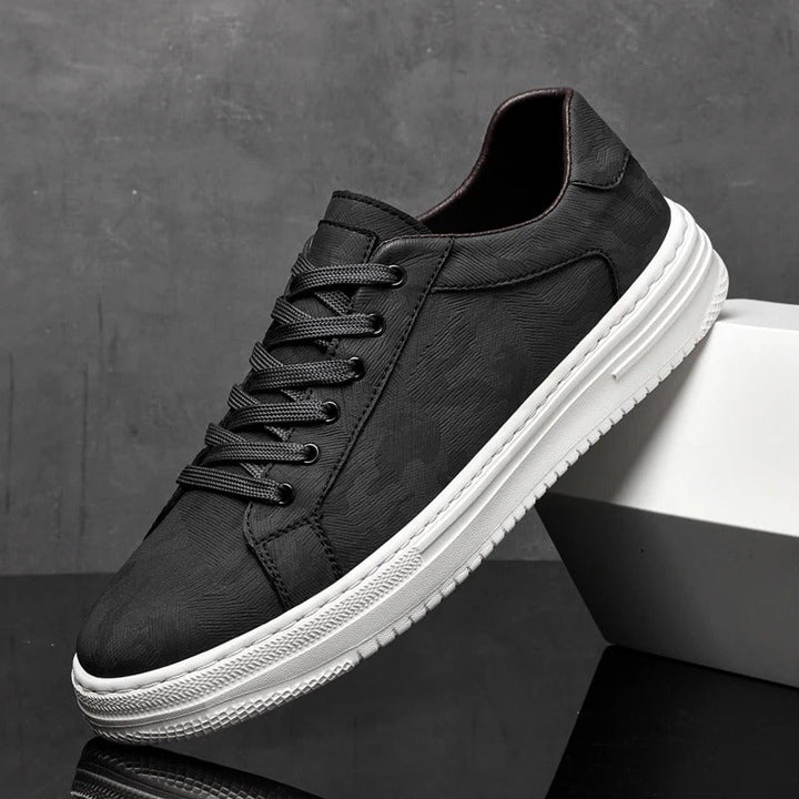 Stilvolle Herren-Sneaker für jeden Anlass: bequeme Freizeitschuhe mit robuster Sohle für Männer.