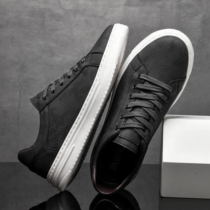 Vielseitige Herrenschuhe: bequeme Sneaker für den Alltag, ideal für Casual- und halbformelle Anlässe.