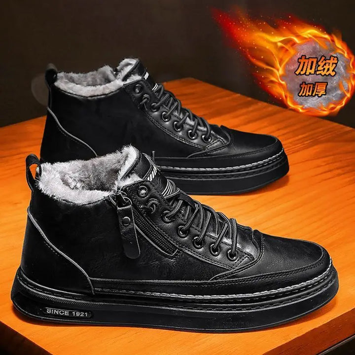 Bequeme high-top Herren Winterstiefel in Schwarz & Beige. Robust und warm, ideal für stilvolle Winter-Outfits.