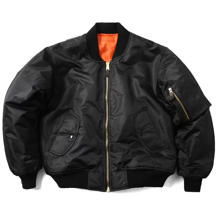 Trendige rote Bomberjacke für Damen & Herren. Leichte Casual-Jacke mit Reißverschluss, perfekt als Herbst- oder Frühlingsjacke.