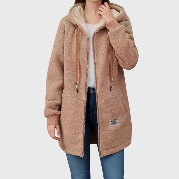 Warme Damen-Reißverschlussjacke mit Kapuze, perfekt für kalte Tage. Stilvoll, bequem und praktisch für Outdoor.