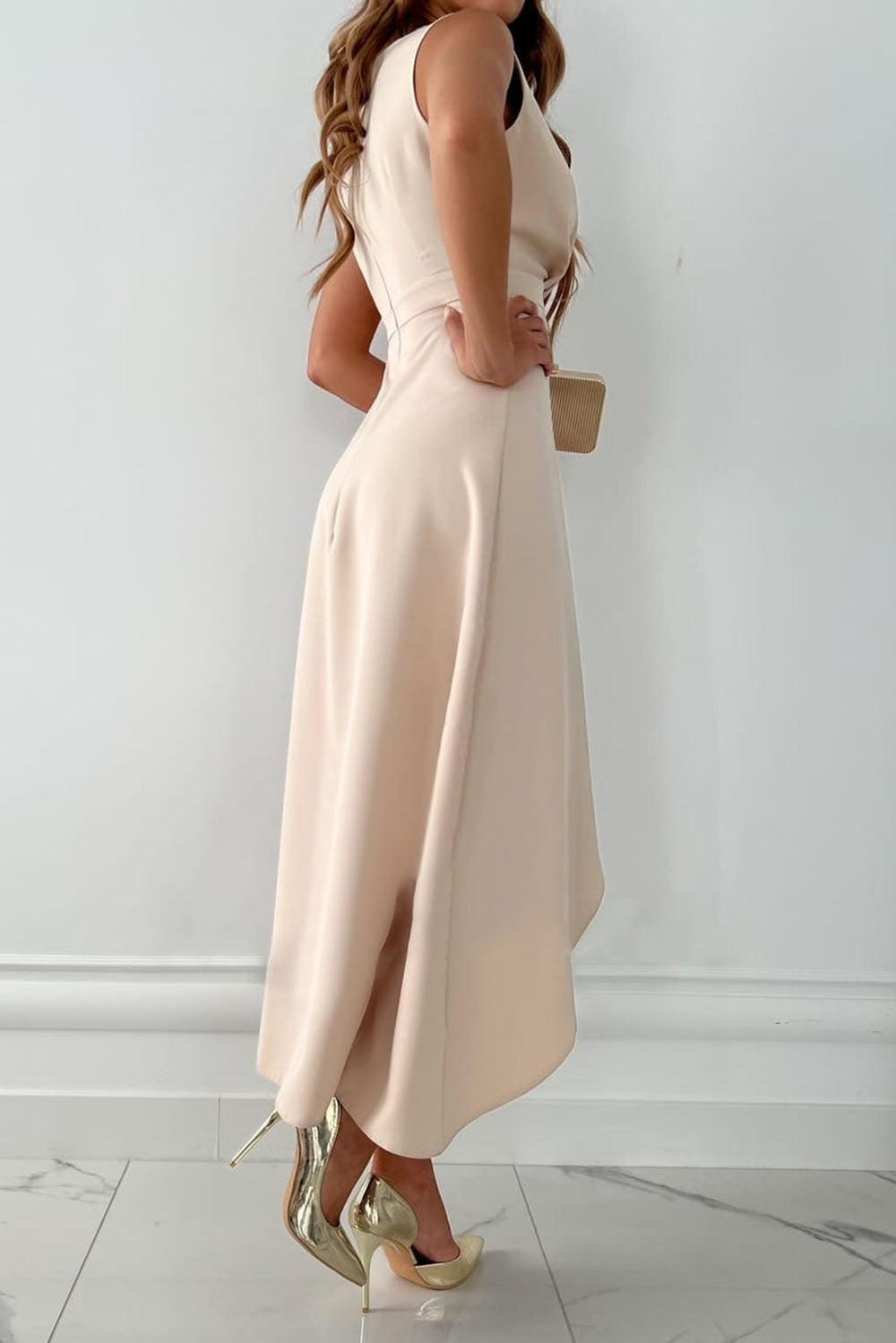 Elegantes Damen Midi-Kleid mit asymmetrischem Saum, perfekt für besondere Anlässe; modernes Abendkleid, chic & bequem.