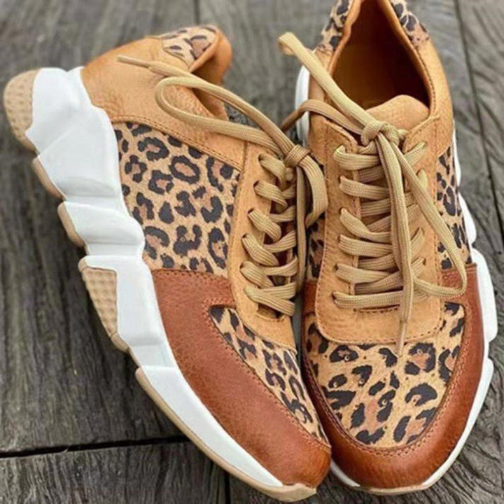 Stylische Damen-Sneaker mit Leopardenmuster & Schnürung, bequem für Frühling & Alltag.