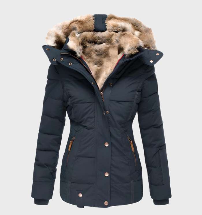 Modische Damen Winterjacke mit warmer Kapuze und figurbetontem Schnitt. Ideal für den winterlichen Outdoor-Look.