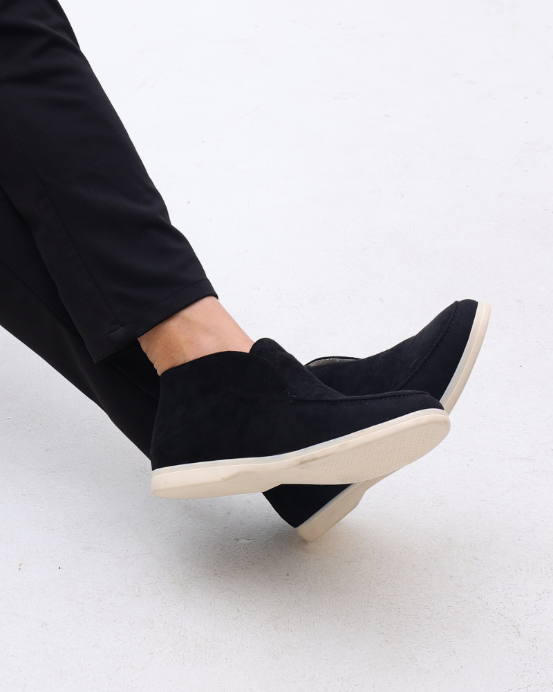 Elegante Herren Slipper aus hochwertigem Material, perfekt als bequeme Business Schuhe oder für festliche Anlässe.