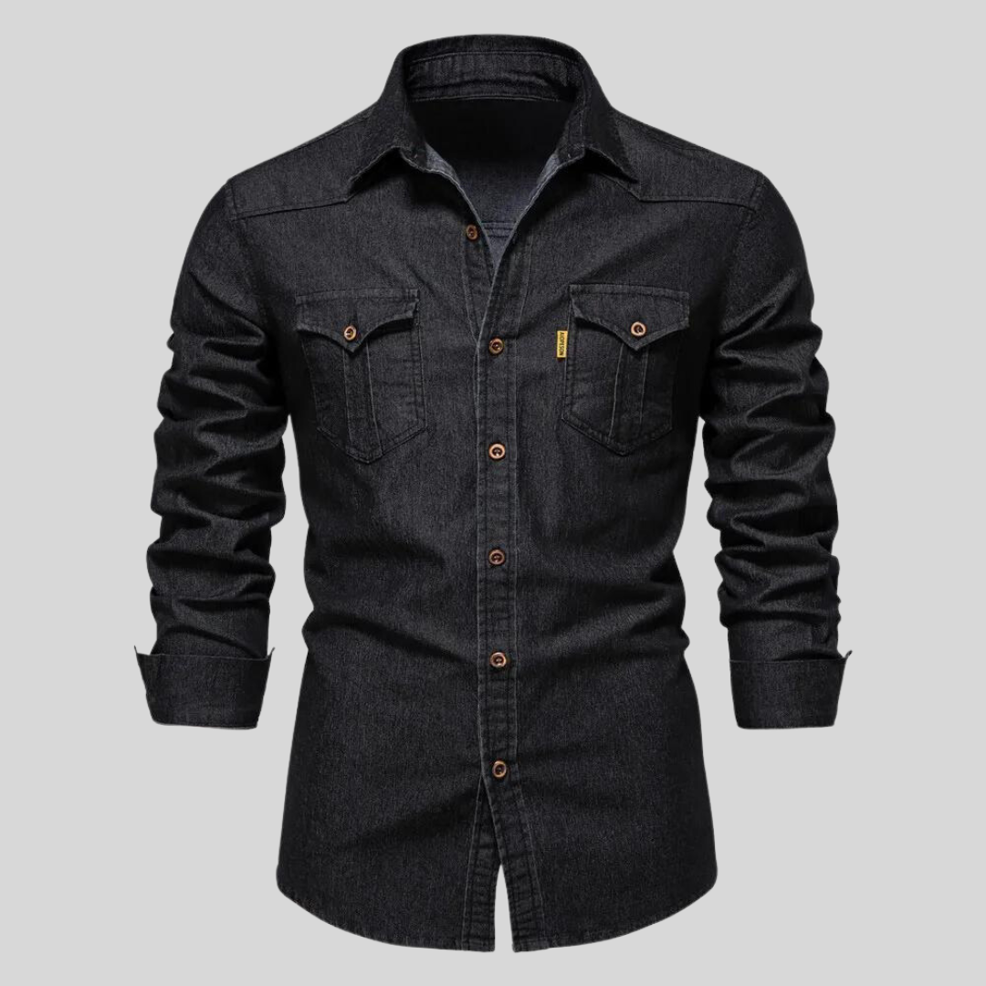 Modernes Herren-Jeanshemd mit Knopfleiste, Langarm. Zeitloses Design für elegante Winter-Outfits.