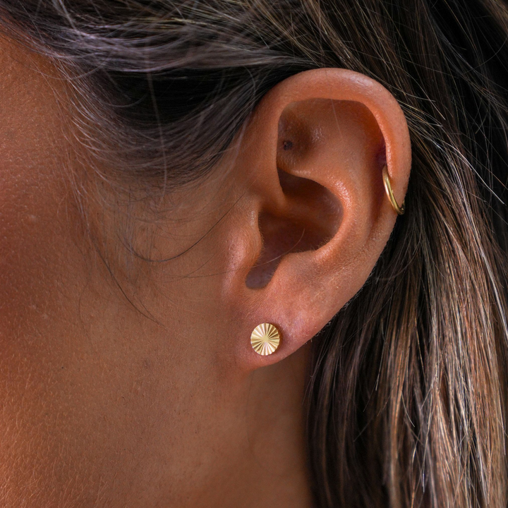 Minimalistischer Ohrschmuck Gold Sonne Accessoire für Frauen