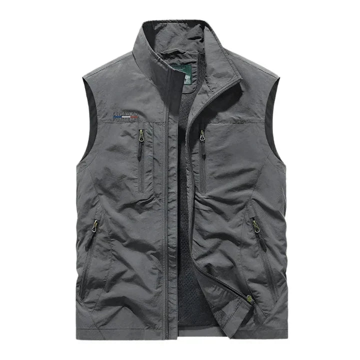 Khaki Tavian Outdoor-Funktionsweste für Herren, ideal als Übergangsweste mit sicheren Reißverschlusstaschen.