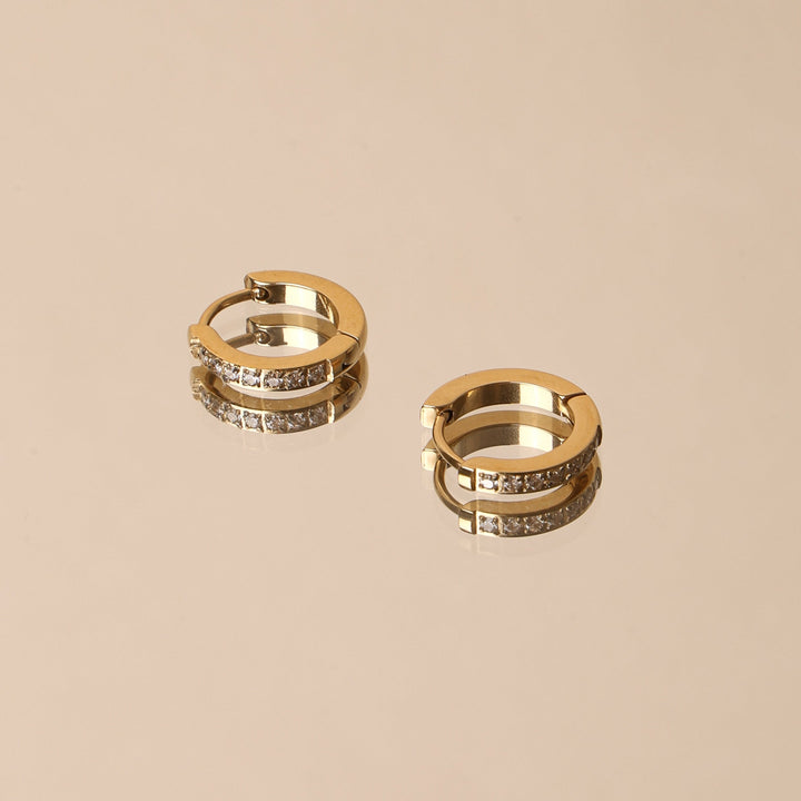 Silberne kleine Ohrringe mit Zirkonia Besatz, wasserfester Damenschmuck