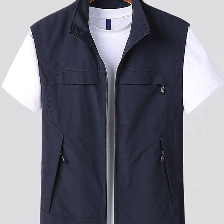 Robuste Herren Utility Weste mit Stehkragen, Reissverschluss & vielen Taschen, ideal für Outdoor & Freizeit.
