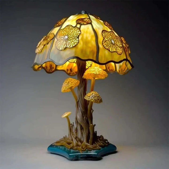 Pilzlampe aus Glas mit gelbem Schirm, dekorative Tischleuchte, Vintage-Stil, Kunsthandwerk.