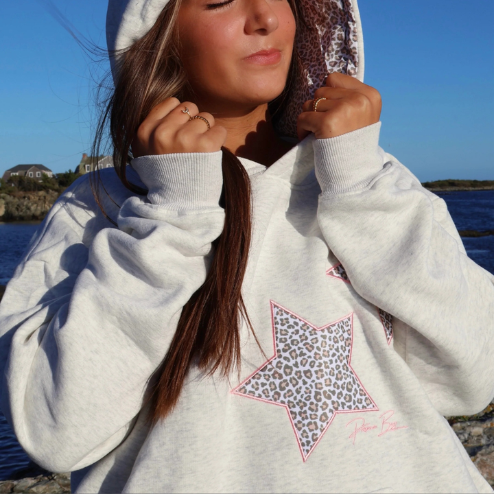 Damen Pullover mit Kapuze, kombiniert stylisches Leoparden- & Sternenmuster, für gemütlichen Freizeit-Komfort.
