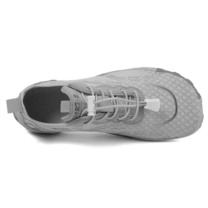 Nahaufnahme der flexiblen Sohle von Unisex Barfußschuhen. Rutschfest, langlebig und ideal als Wasserschuhe.