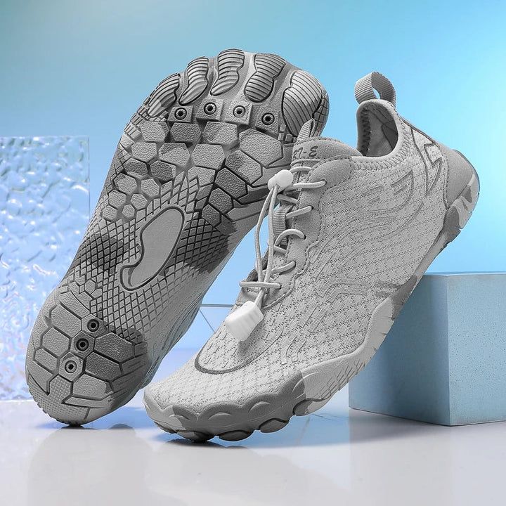 Bequeme Unisex Barfußschuhe in Aktion. Leichte, flexible Outdoorschuhe für Frauen & Männer im Alltag.