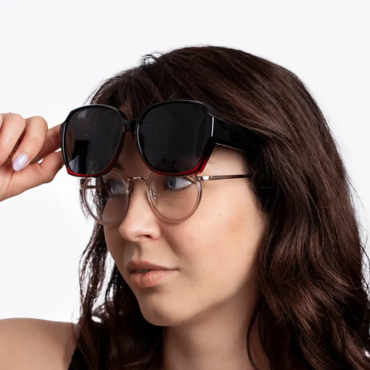 Klare Sicht: Polarisierte Überziehbrille mit UV-Schutz für Brillenträger, optimal gegen Blendung.