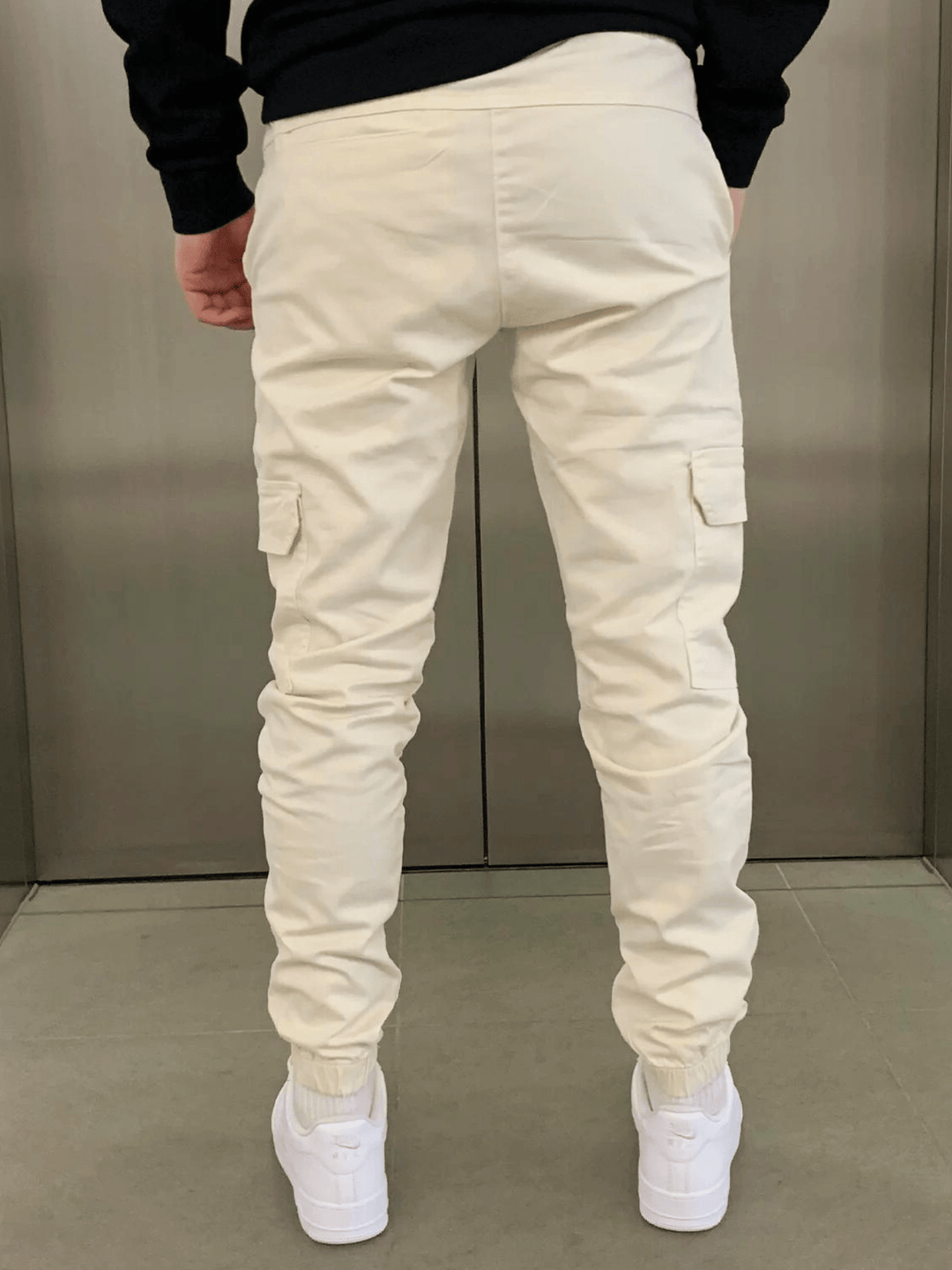 Unisex Cargo Jogger Hose für Herren und Damen. Bequeme Freizeithose für entspannten Alltag und sportliche Aktivitäten.