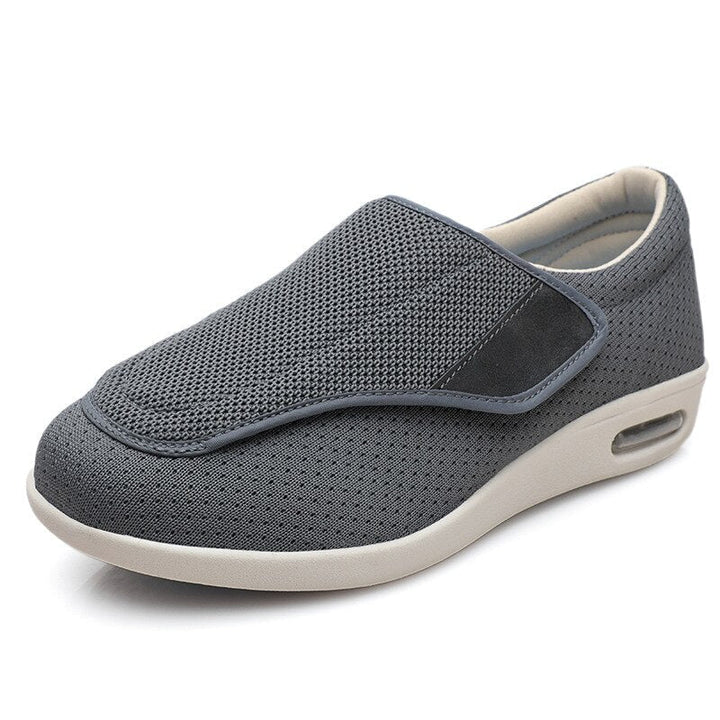 Detailansicht der rutschfesten Sohle. Breite Diabetiker Schuhe für Sicherheit und Komfort.