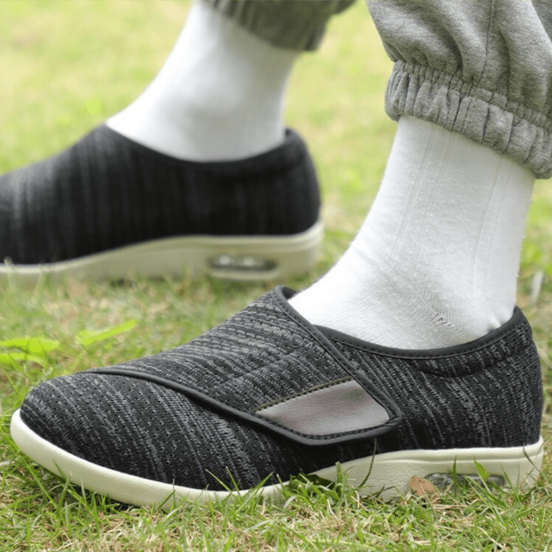 Ein Paar breite Diabetiker Schuhe. Komfortschuhe für Damen und Herren, fördern Fußgesundheit.