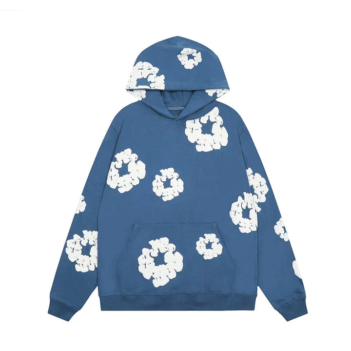 Model trägt gemütlichen Unisex Floral Kapuzenpullover, bequeme Wintermode für Freizeit.