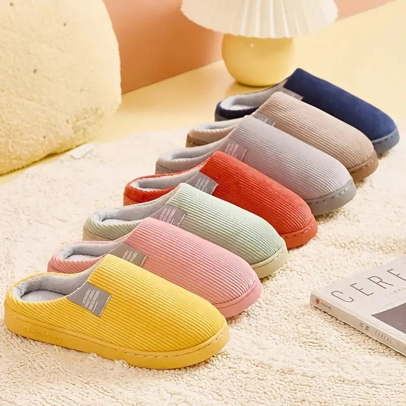 Unisex Hausschuhe für Damen & Herren. Kuschelige, warme Pantoffeln für gemütliche Stunden zuhause.