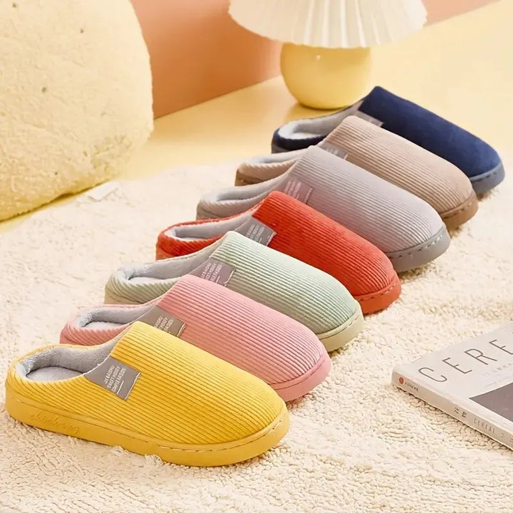 Unisex Hausschuhe für Damen & Herren. Kuschelige, warme Pantoffeln für gemütliche Stunden zuhause.