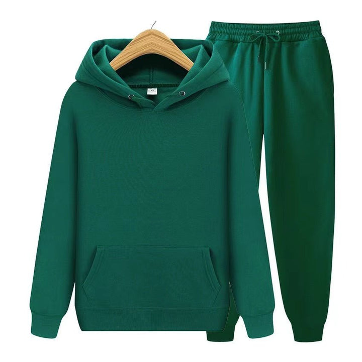 Entspanntes Unisex Zweiteiler Set, bestehend aus lockerem Hoodie und Jogginghose für maximalen Komfort.