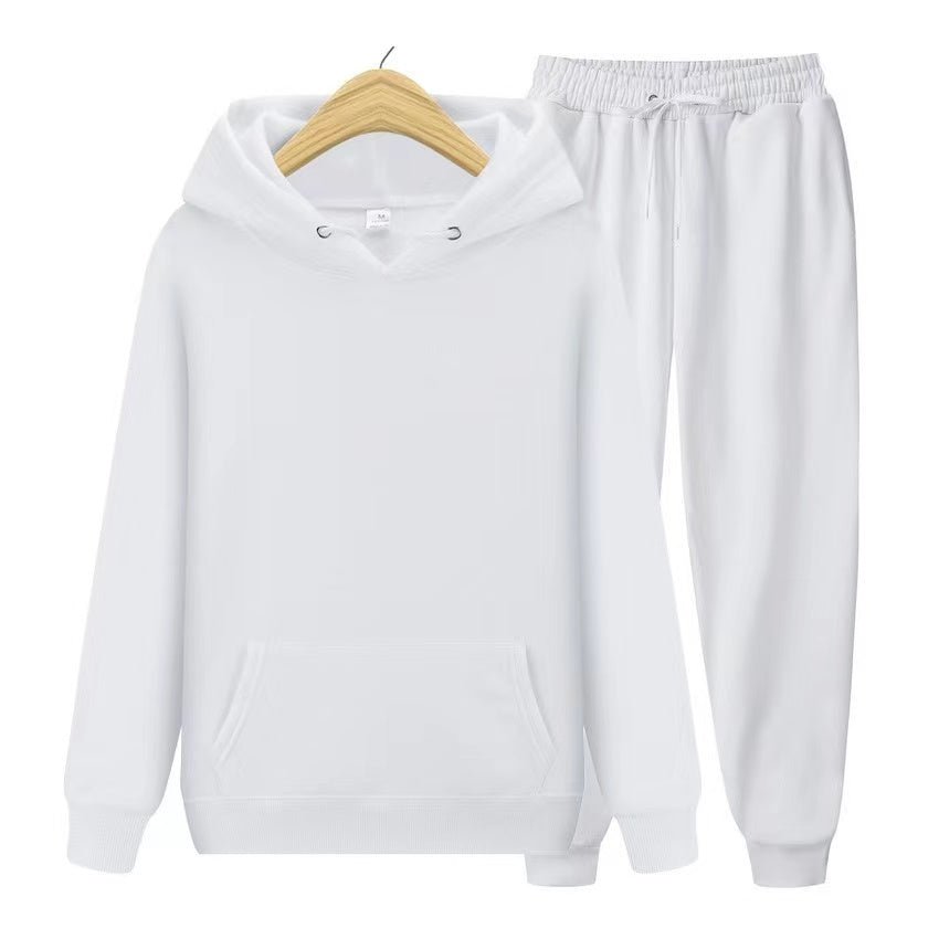Vielseitiges Unisex Athleisure Outfit: Hoodie & Jogginghose. Perfekt für Home Office oder Outdoor-Aktivitäten.