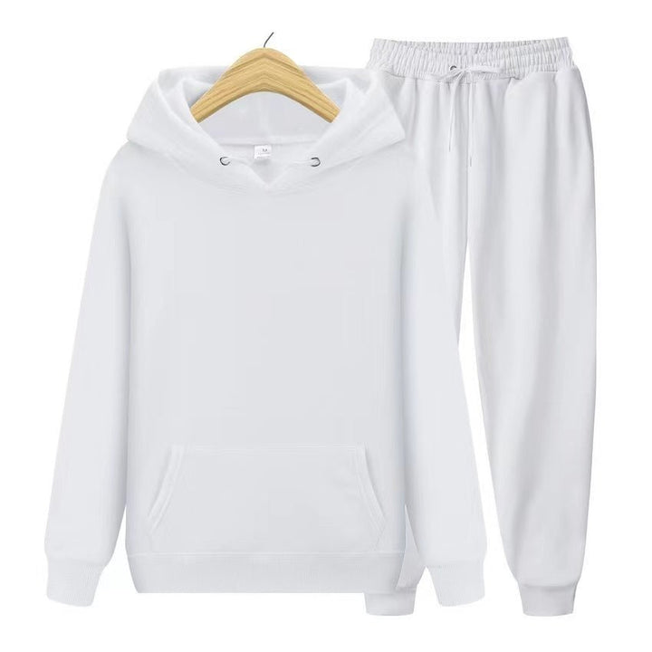 Vielseitiges Unisex Athleisure Outfit: Hoodie & Jogginghose. Perfekt für Home Office oder Outdoor-Aktivitäten.