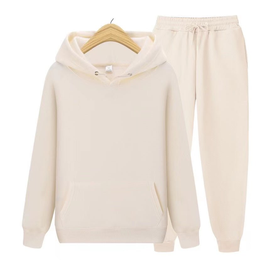 Der Hoodie des Unisex Sets von vorne, mit Kapuze und Kordelzug. Ideal für kühle Tage und Komfort.