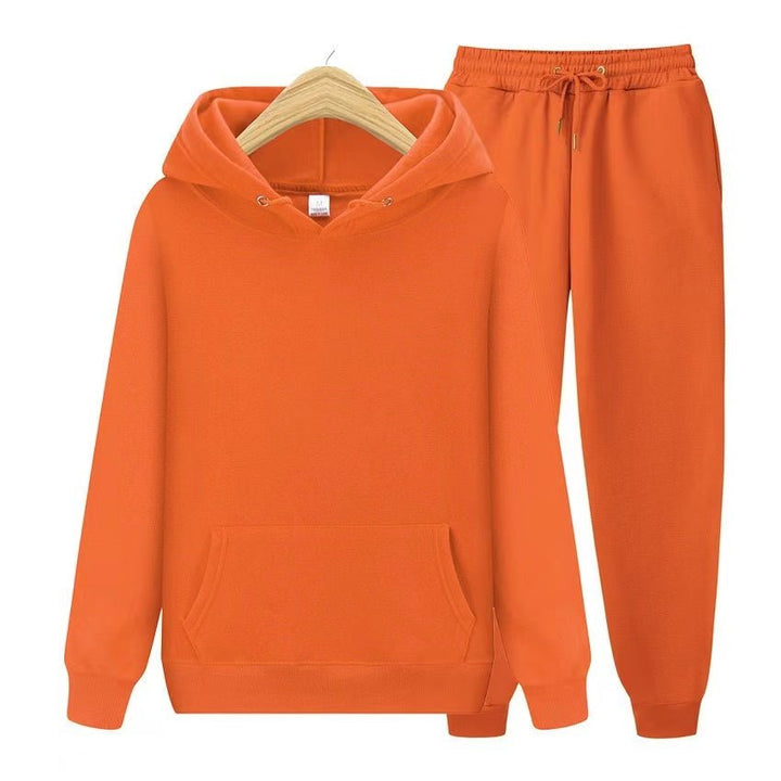 Moderner Unisex Freizeitanzug: Hoodie und Jogginghose, designed für ultimativen Tragekomfort.