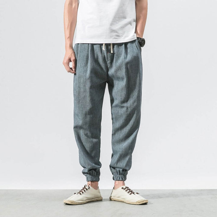 Klassische Unisex Jogginghose in Dunkelgrau, bequem für Sport und Freizeit, modern.